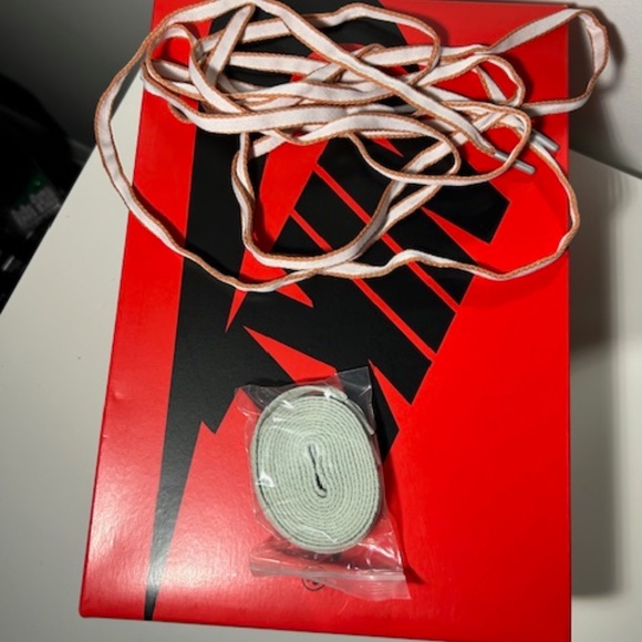 Jordan 1 Retro High OG Seafoam (Women's) - Picture 5 of 6